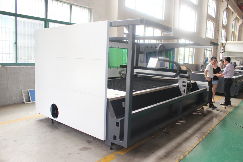 IPG 700w Sheet Metal Laser Cutting Machine China Manufacturer