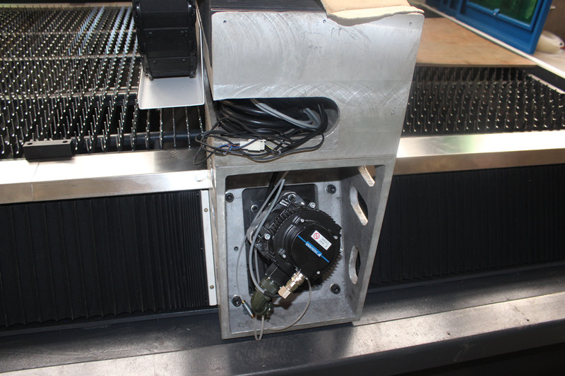 Sheet Metal IPG 1000W Fiber Laser Cutting Machine